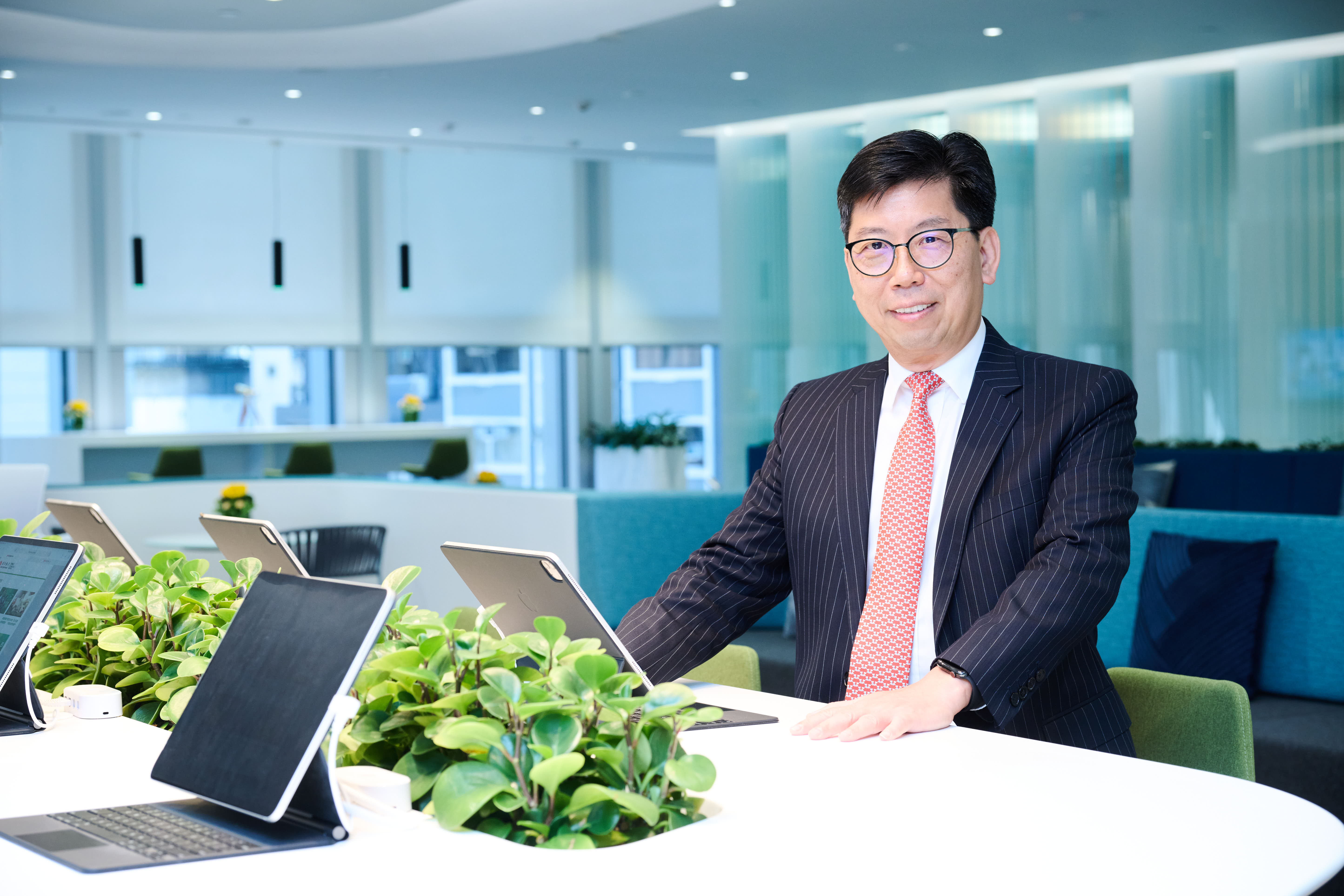 Mr Donald Lam, Head of Commercial Banking of Hang Seng Bank said that as digitalisation is gaining popularity among SMEs, Hang Seng has stepped up its Digital Business Banking services to help customers handle their financial matters from anywhere at any time.